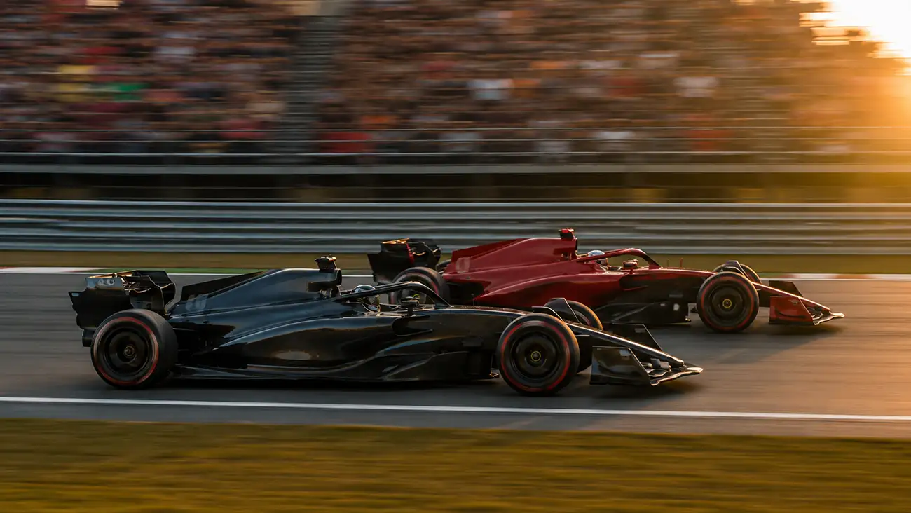 Due monoposto di Formula 1 in duello ravvicinato con distacco